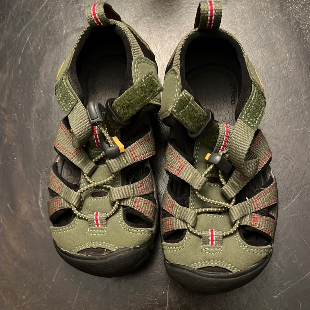 Kids Olive Green Closed-Toe Outdoor Sandals